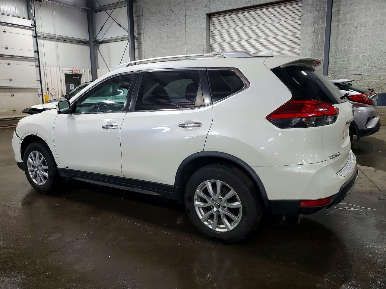 2017 Nissan Rogue Sv - Image 2