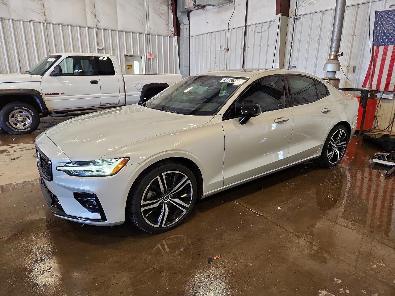 2021 Volvo S60 T5 R-Design
