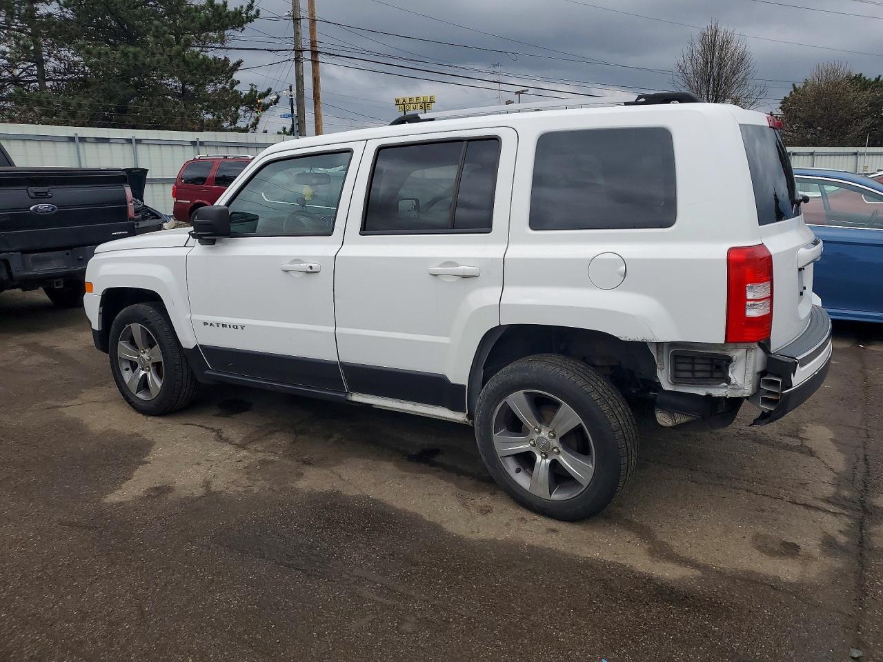 2016 Jeep Patriot Latitude - Фото 2