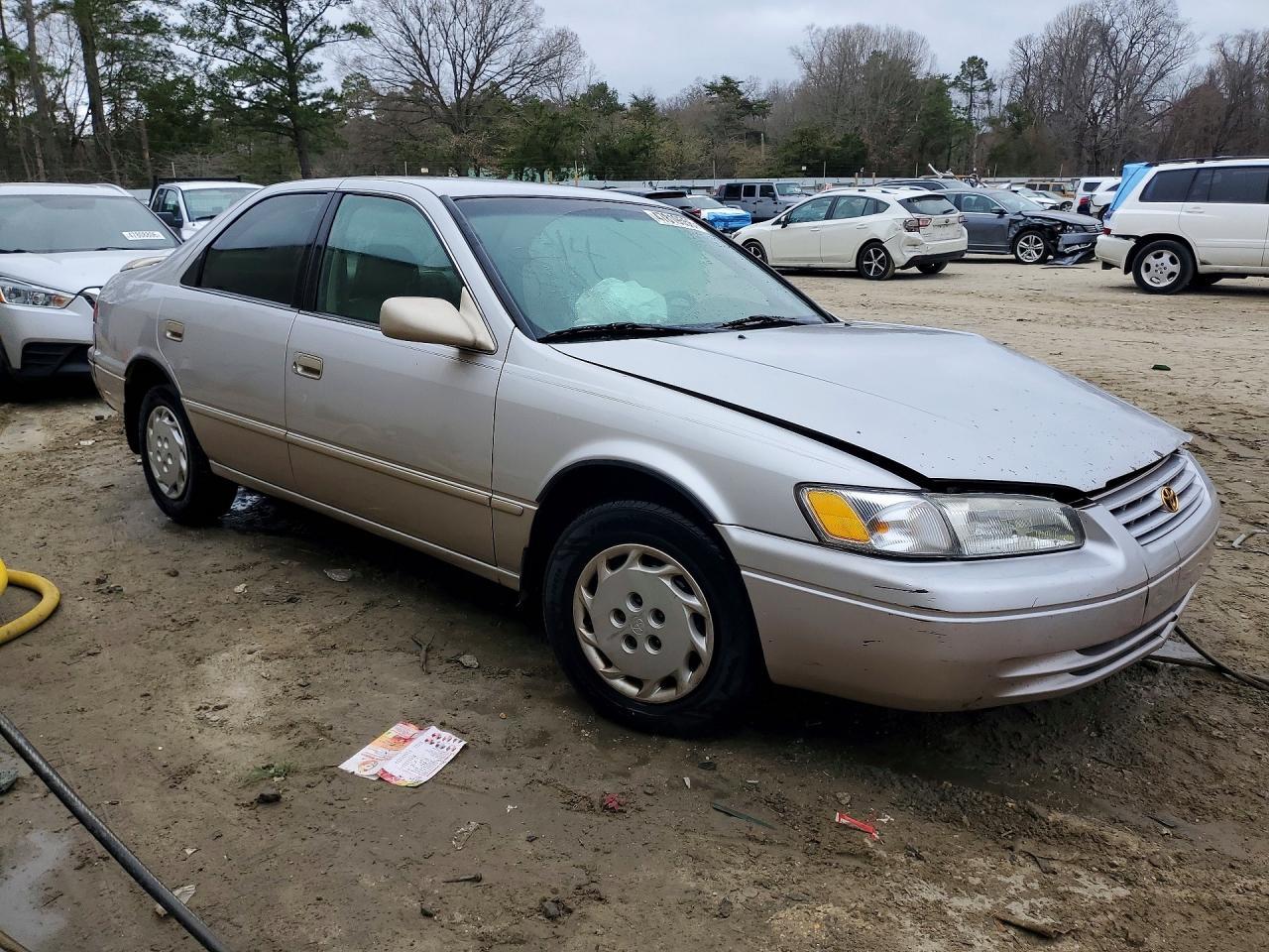 1998 Toyota Camry Le - Image 4