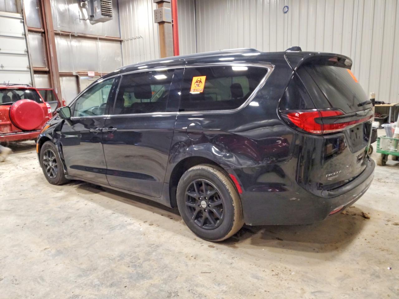 2022 Chrysler Pacifica Touring L - Image 2