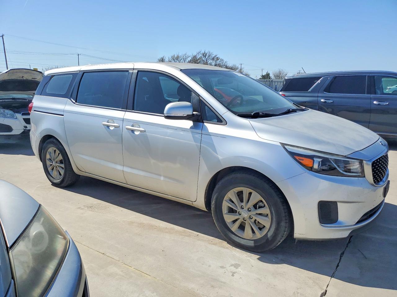 2017 Kia Sedona - Image 4