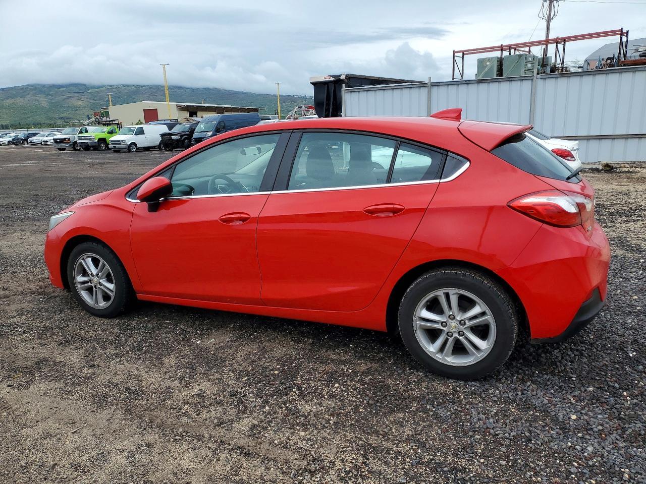 2017 Chevrolet Cruze Lt - Image 2