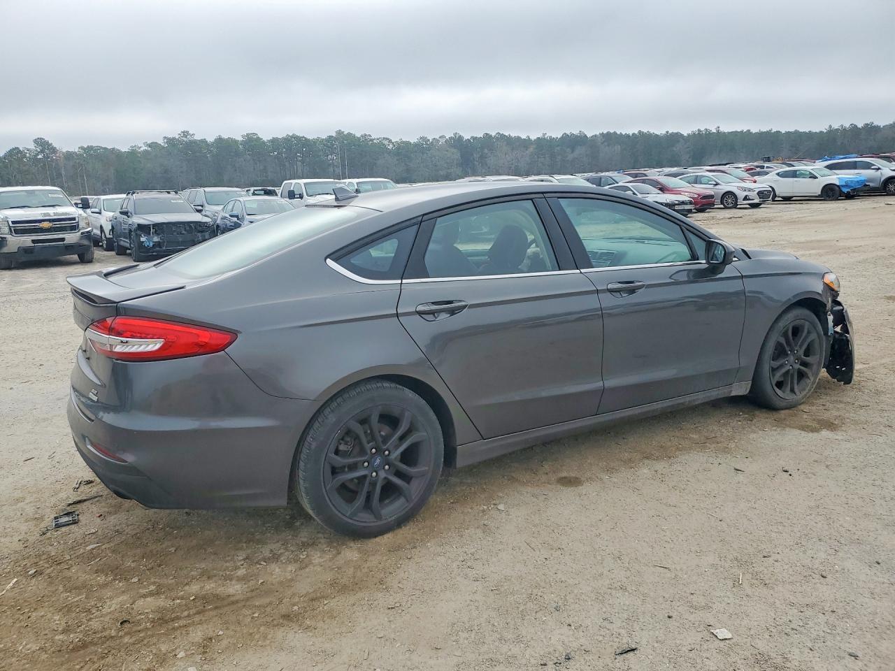 2020 Ford Fusion Se - Фото 3