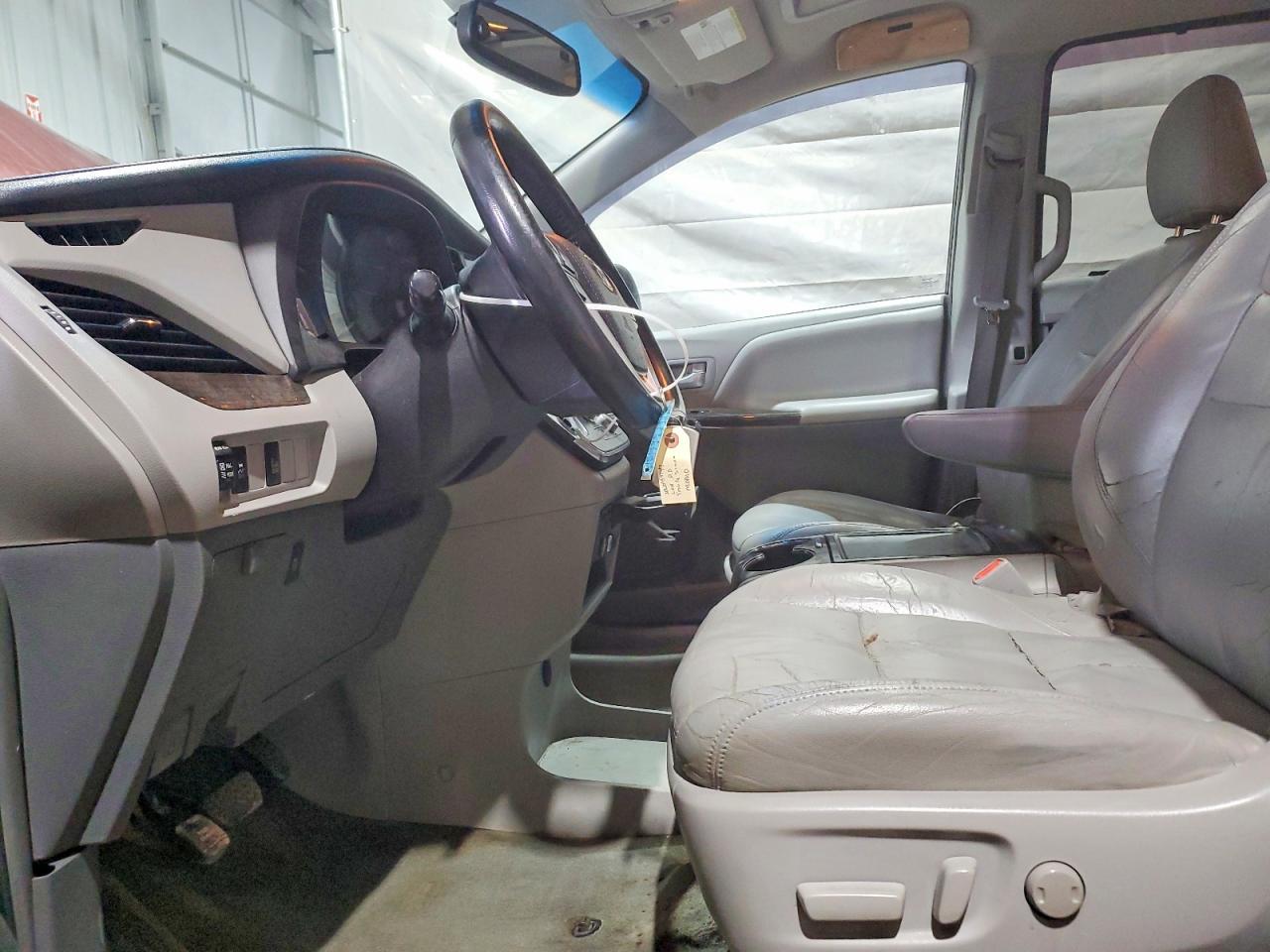 2016 Toyota Sienna Xle 8-Passenger - Фото 7