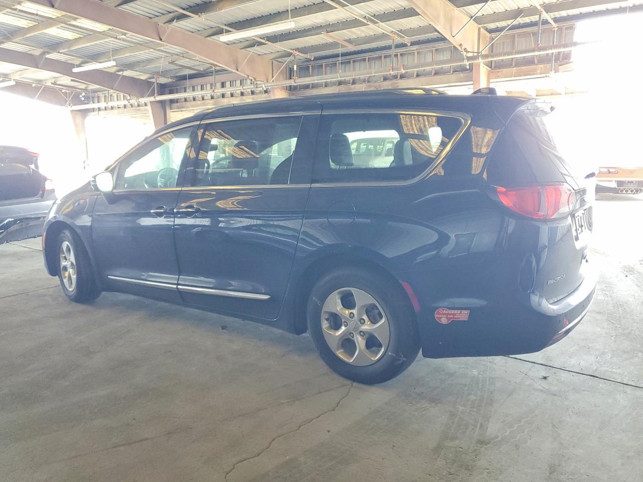 2018 Chrysler Pacifica Hybrid Limited - Фото 2