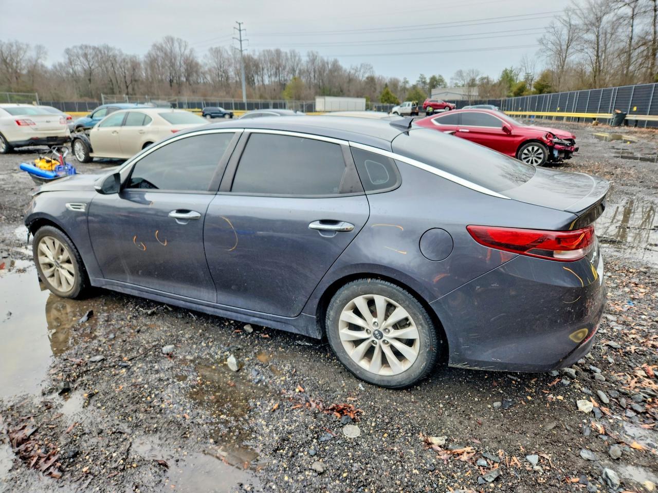2018 Kia Optima S - Фото 2