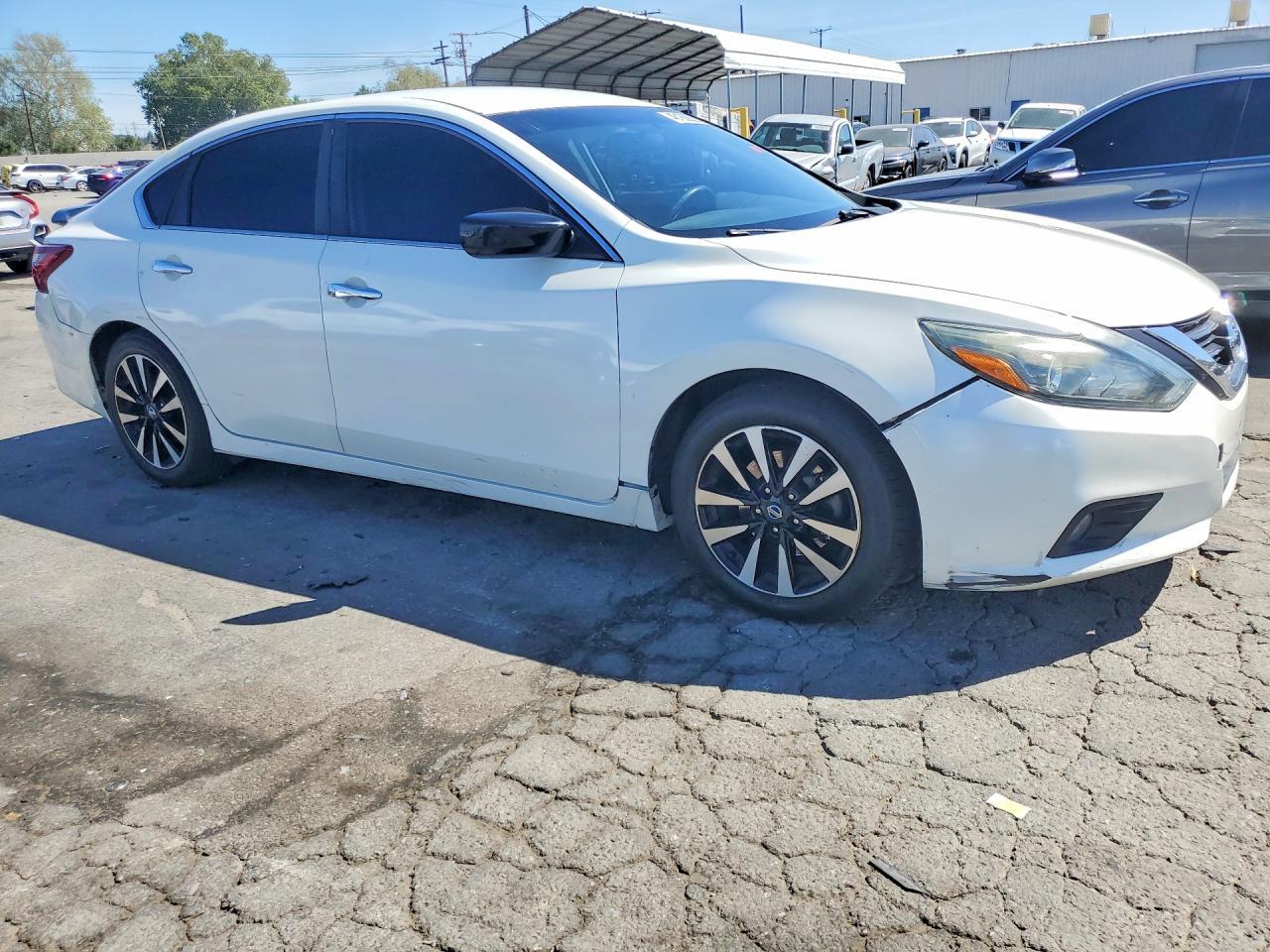 2017 Nissan Altima 2.5 Sr - Image 4