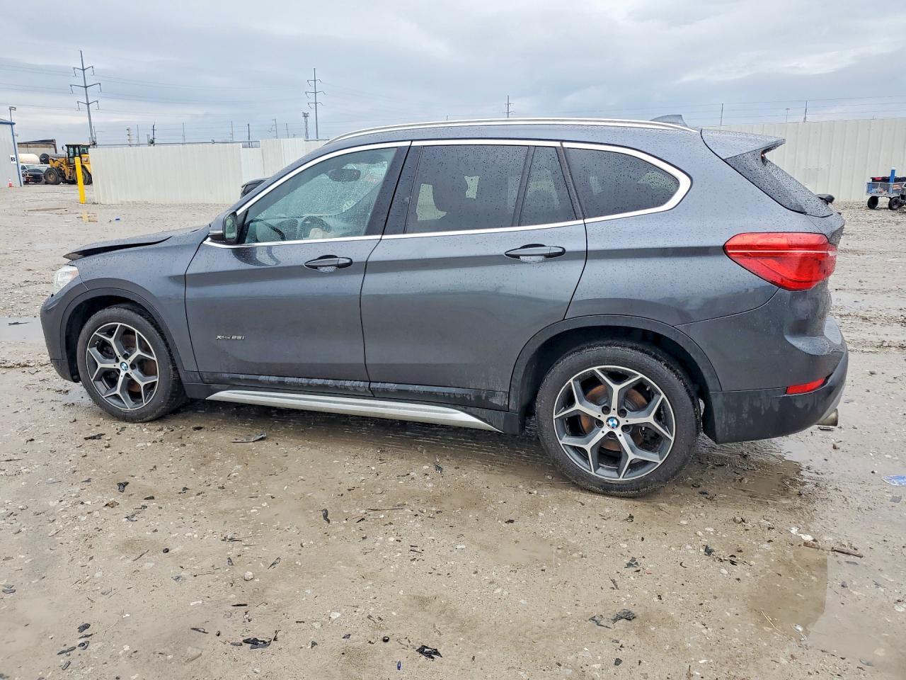 2017 BMW X1 xDrive28I - Фото 2