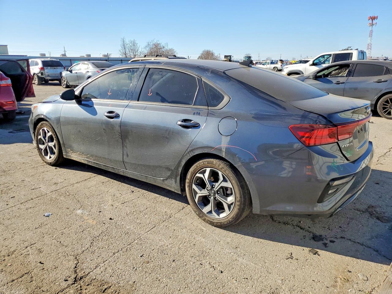 2020 Kia Forte Lxs - Фото 2