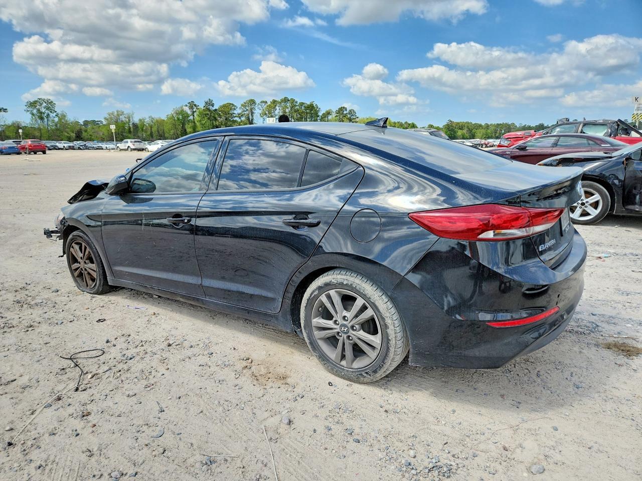 2017 Hyundai Elantra - Фото 2