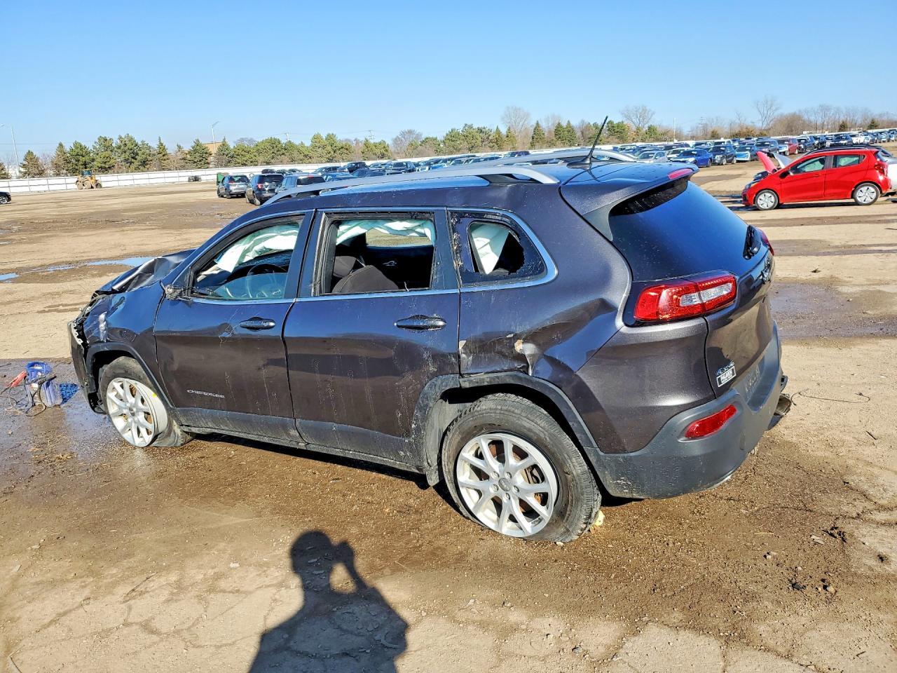 2017 Jeep Cherokee Latitude - Image 2