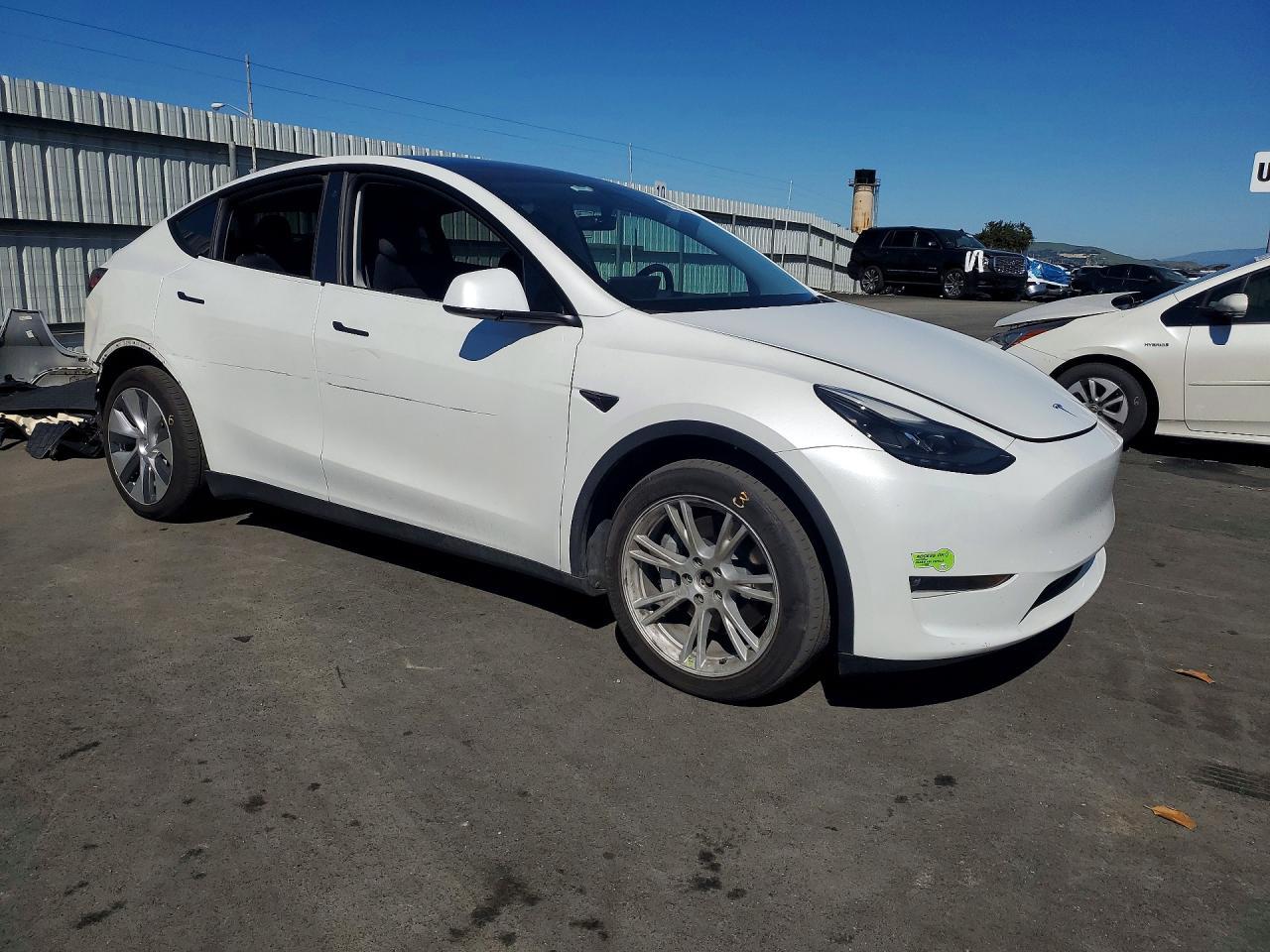 2023 Tesla Model Y - Фото 4
