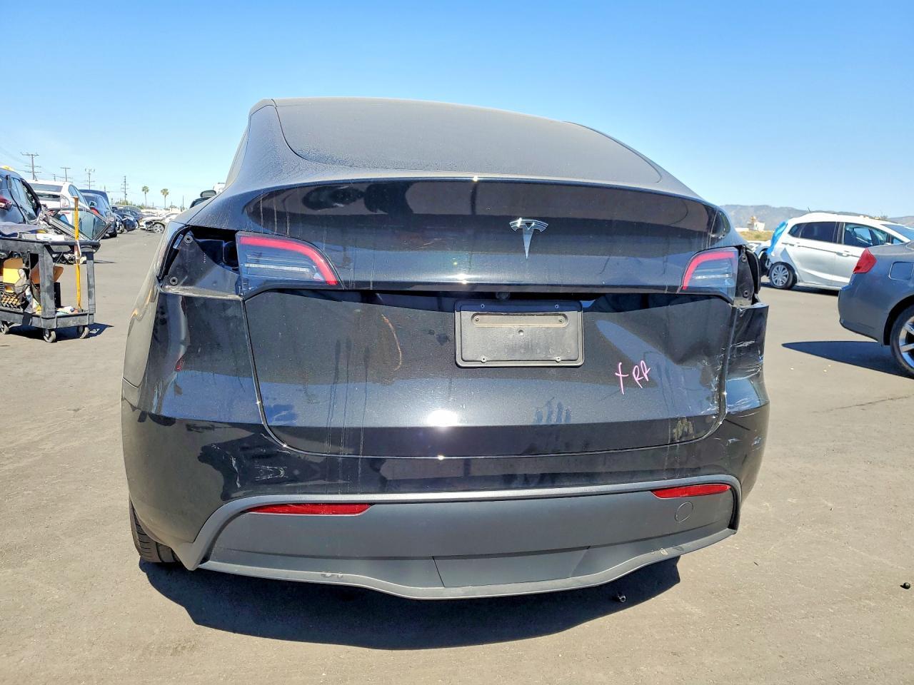2025 Tesla Model Y - Фото 6