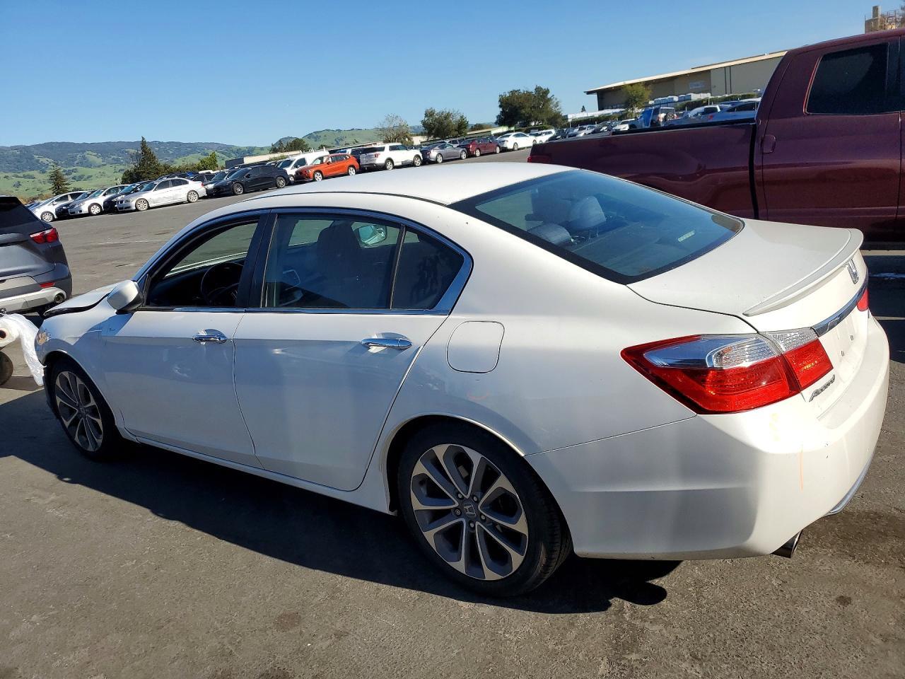 2015 Honda Accord Sport - Image 2