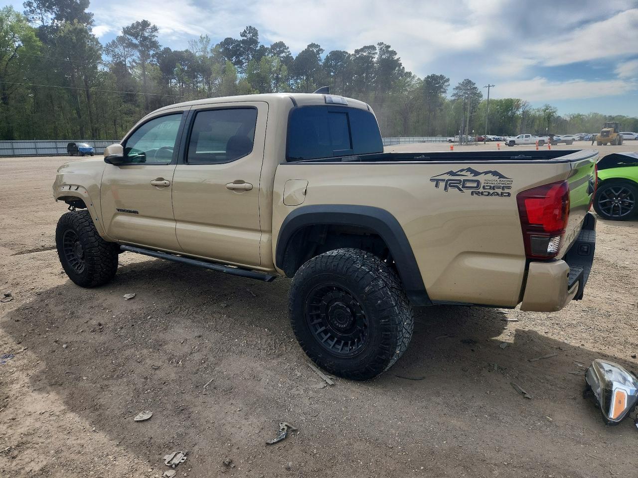 2018 Toyota Tacoma Sr V6 - Фото 2