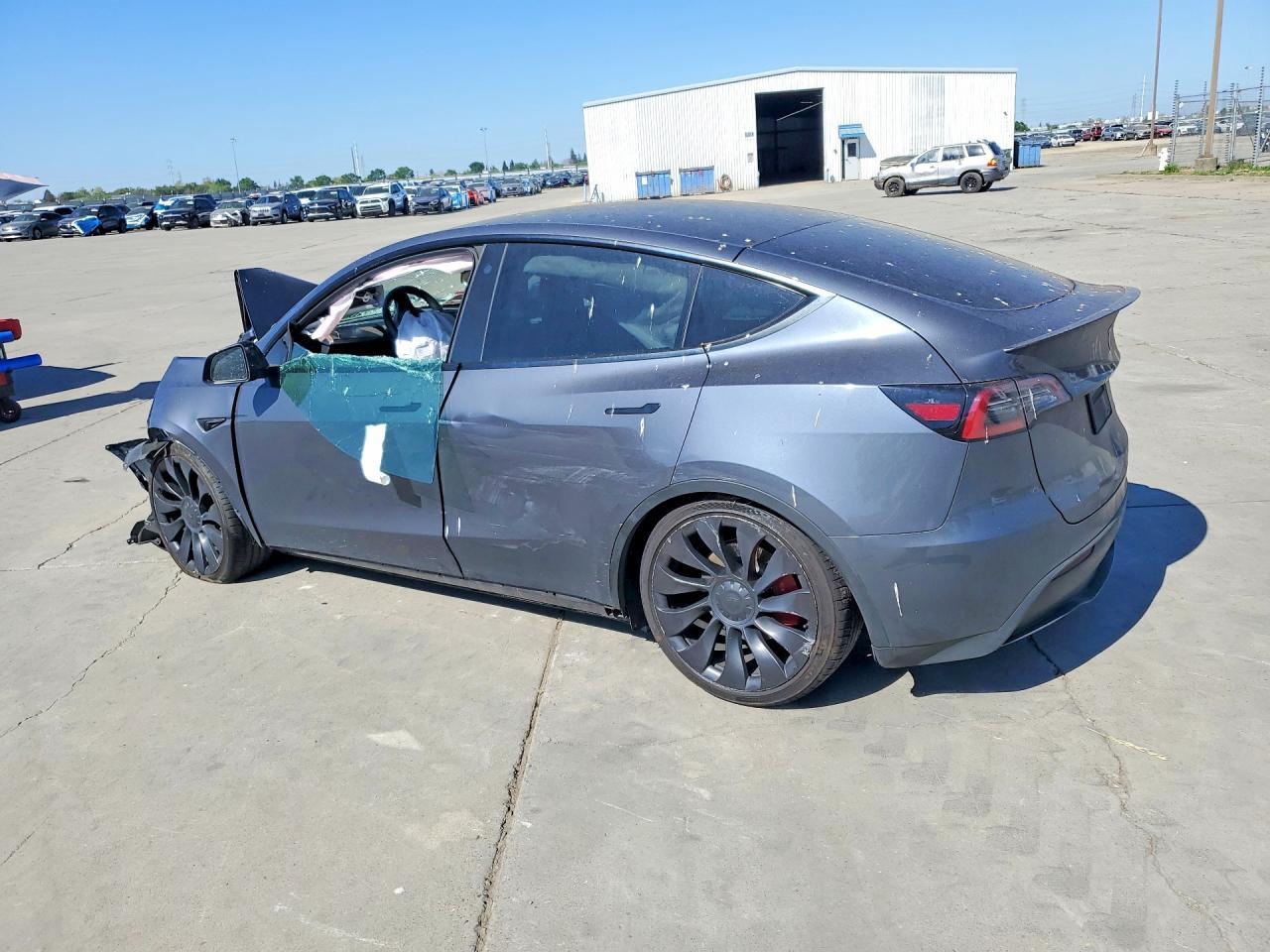 2023 Tesla Model Y - Фото 2
