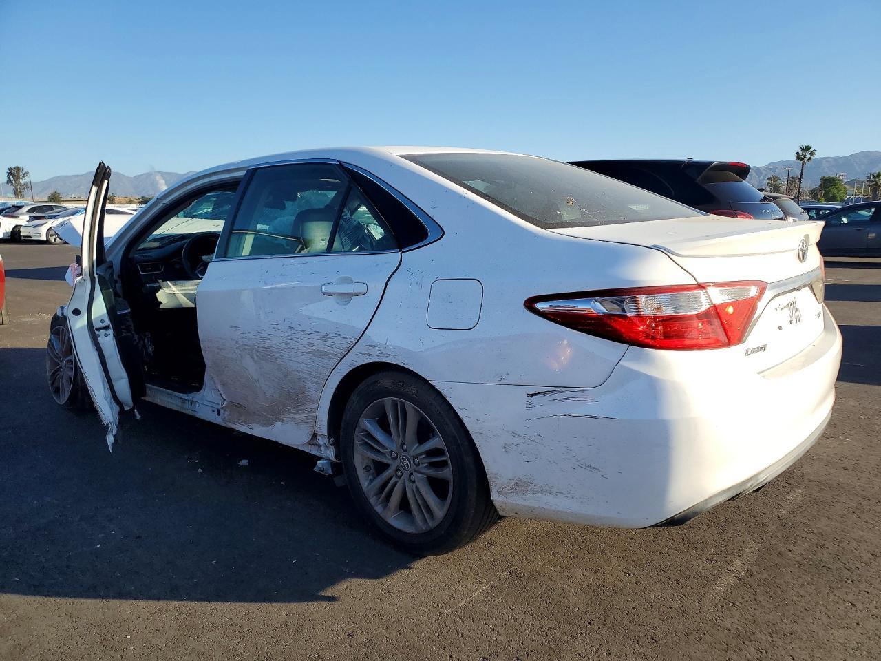 2017 Toyota Camry Se - Фото 2