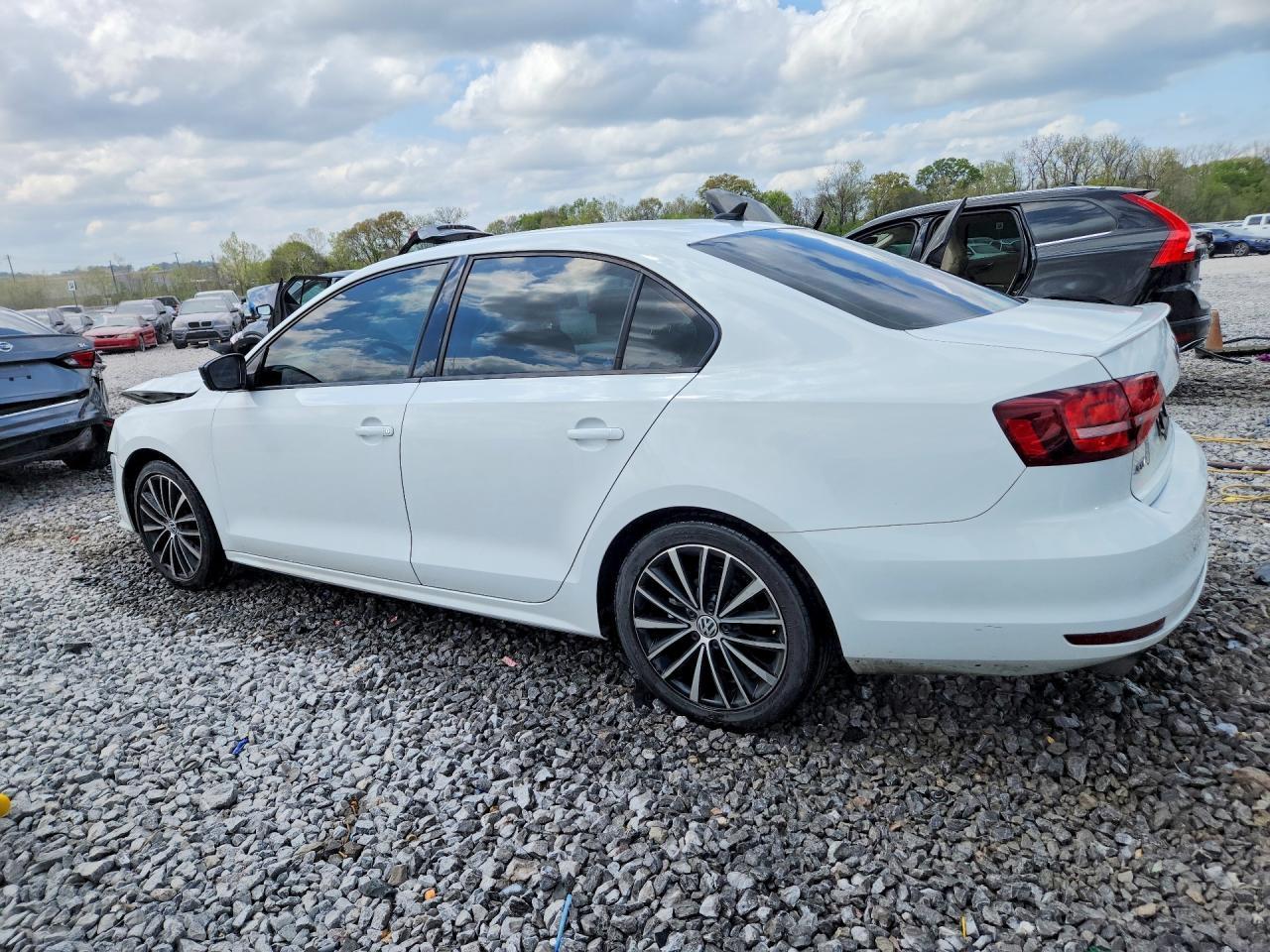 2016 Volkswagen Jetta Sport - Фото 2