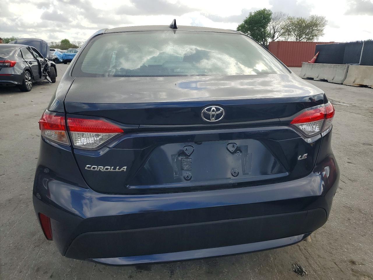 2022 Toyota Corolla Le - Image 6