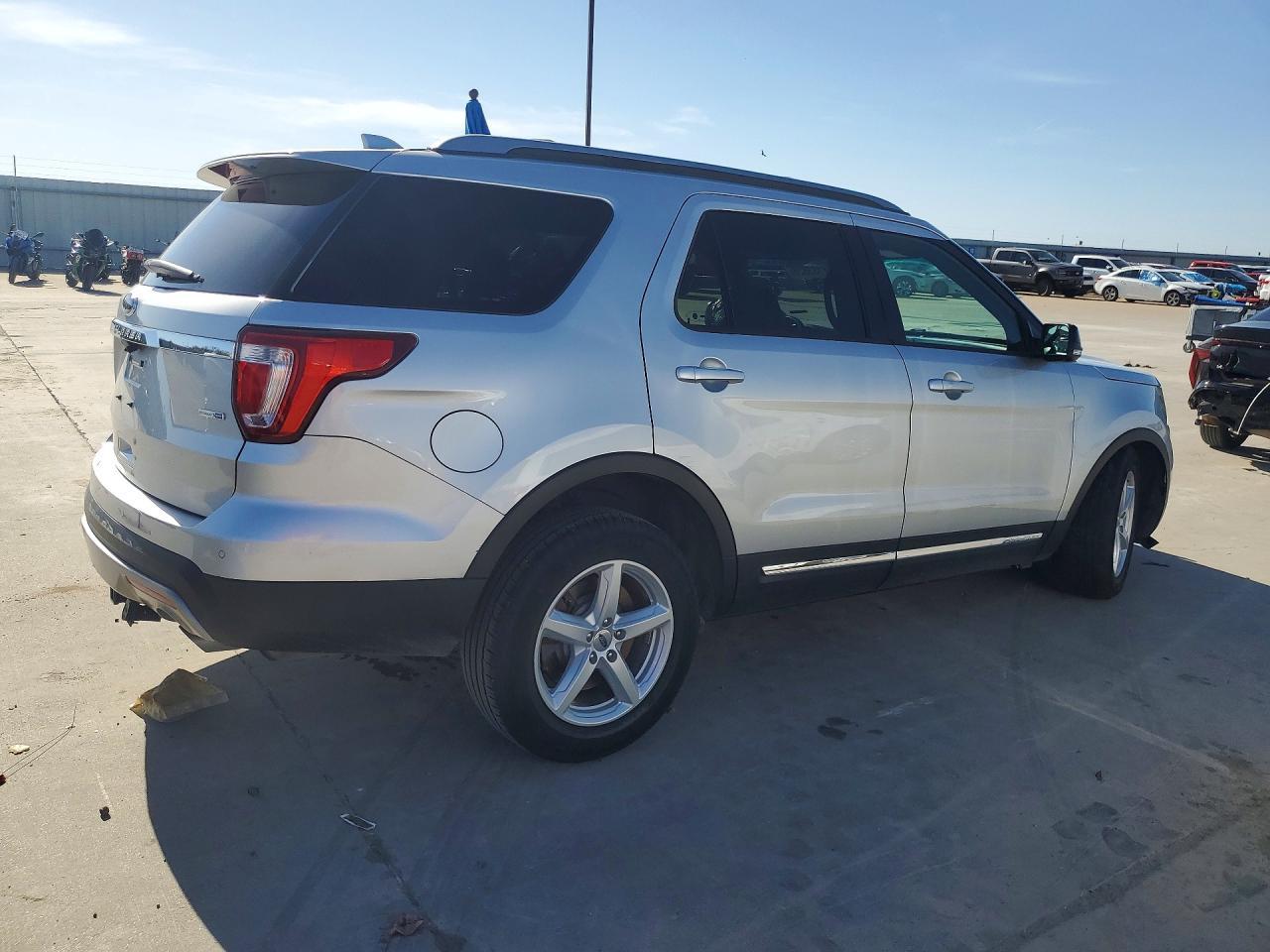 2016 Ford Explorer Xlt - Фото 3