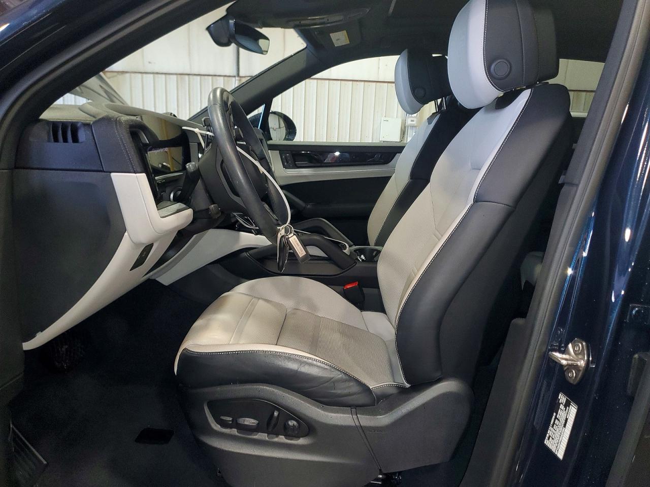 2024 Porsche Cayenne - Image 7