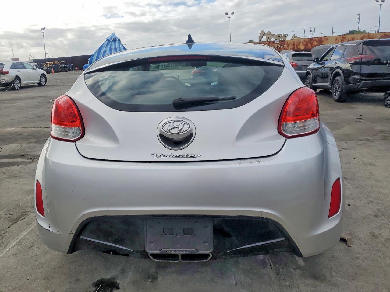 2012 Hyundai Veloster Base - Image 6