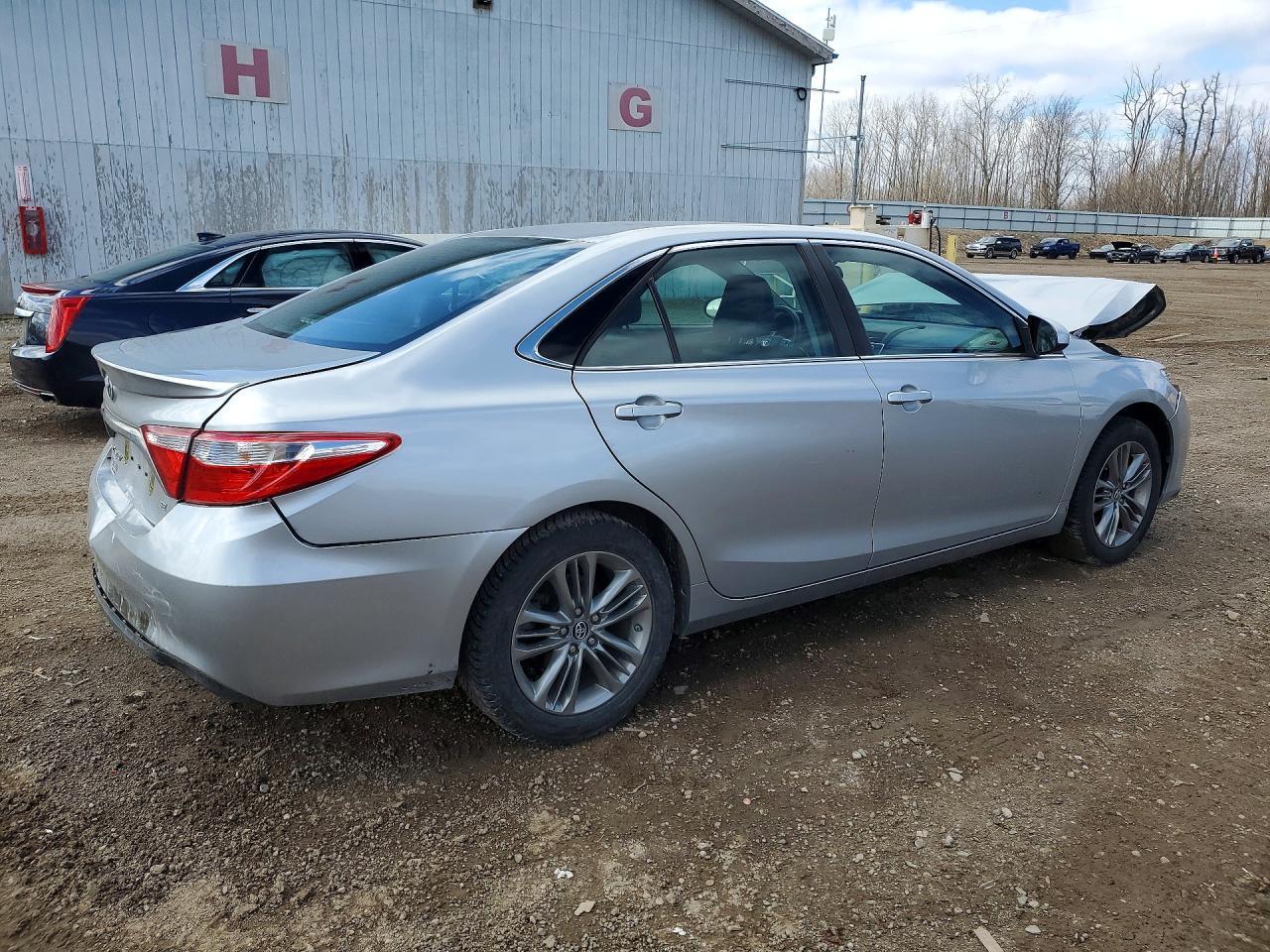 2017 Toyota Camry Se - Фото 3
