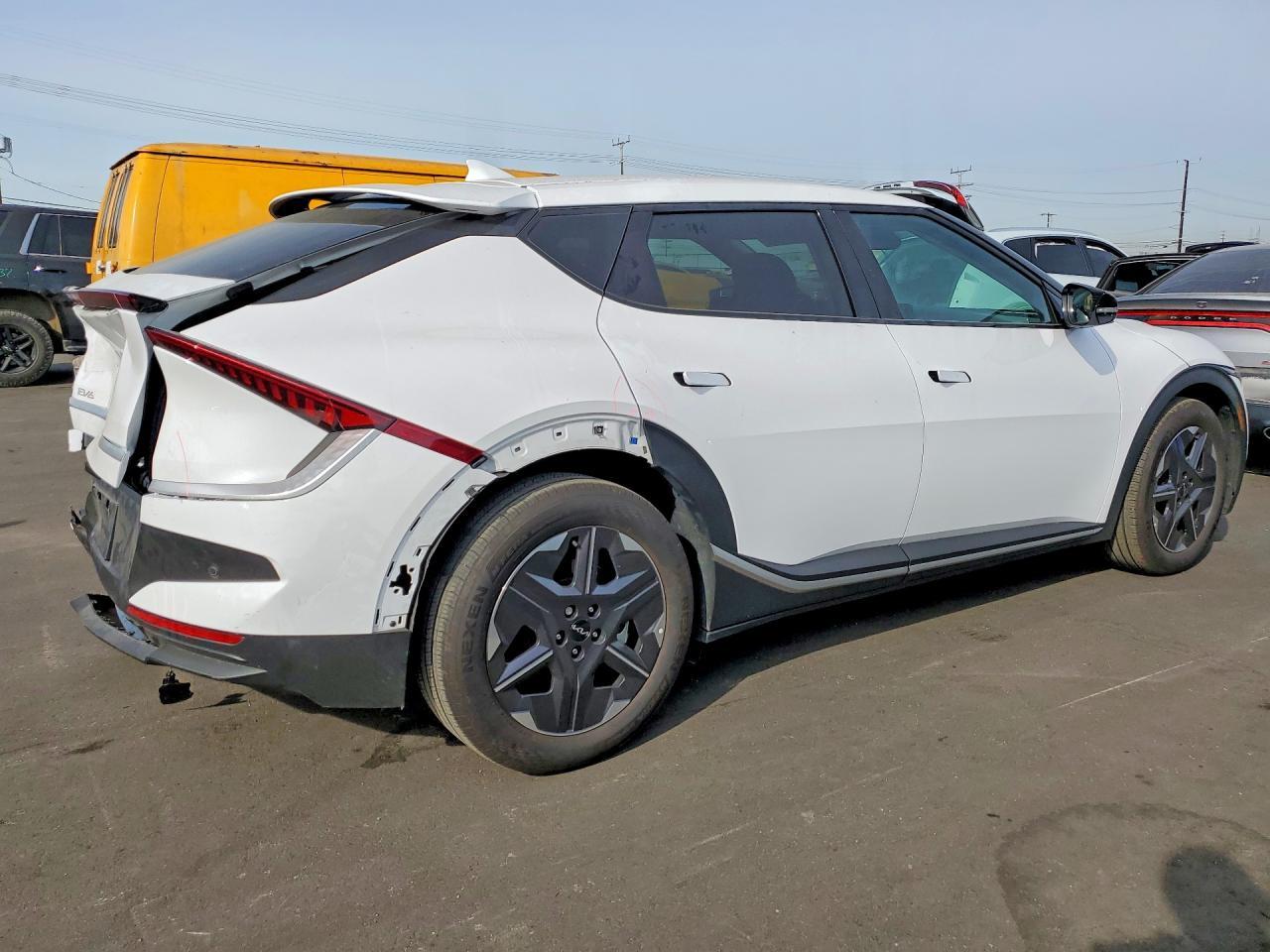 2025 Kia Ev6 Light - Фото 3