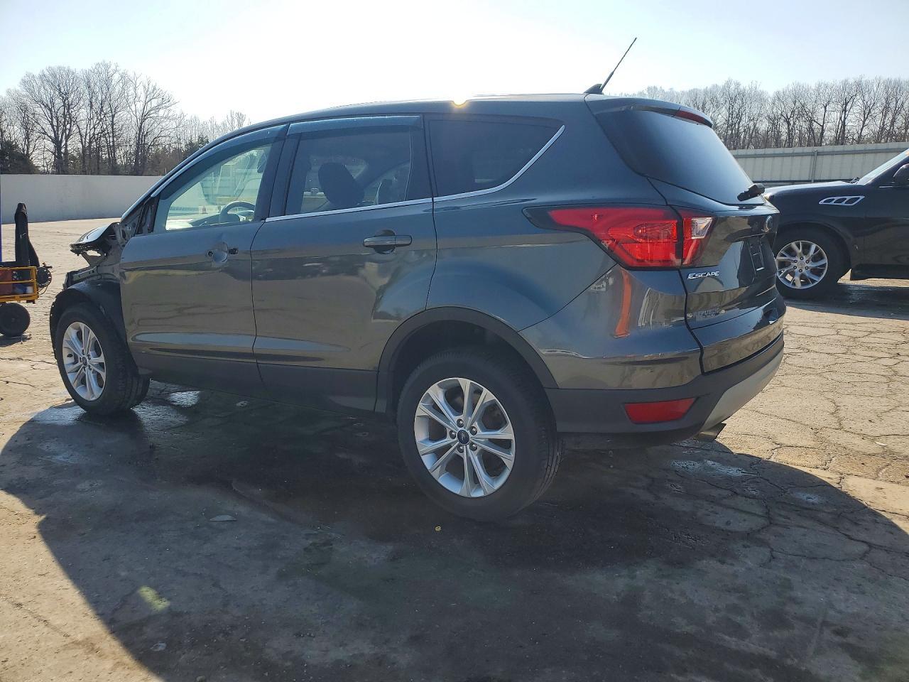 2019 Ford Escape Se - Фото 2