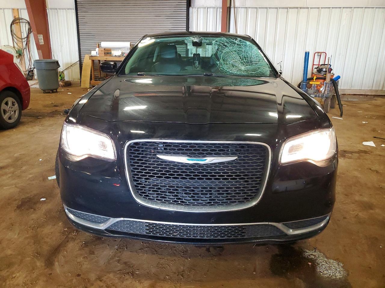 2017 Chrysler 300 Limited - Фото 5