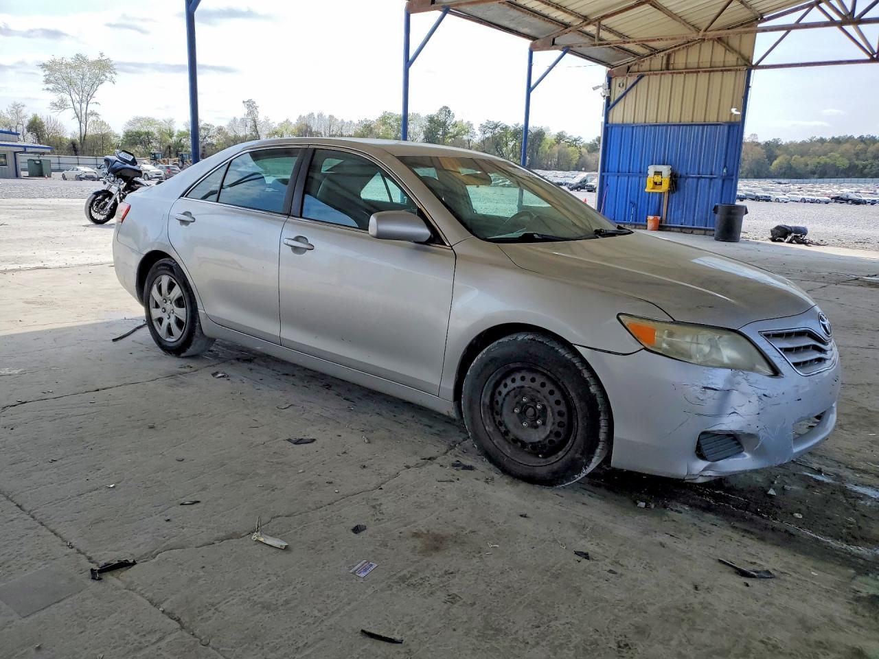 2010 Toyota Camry Le - Фото 4