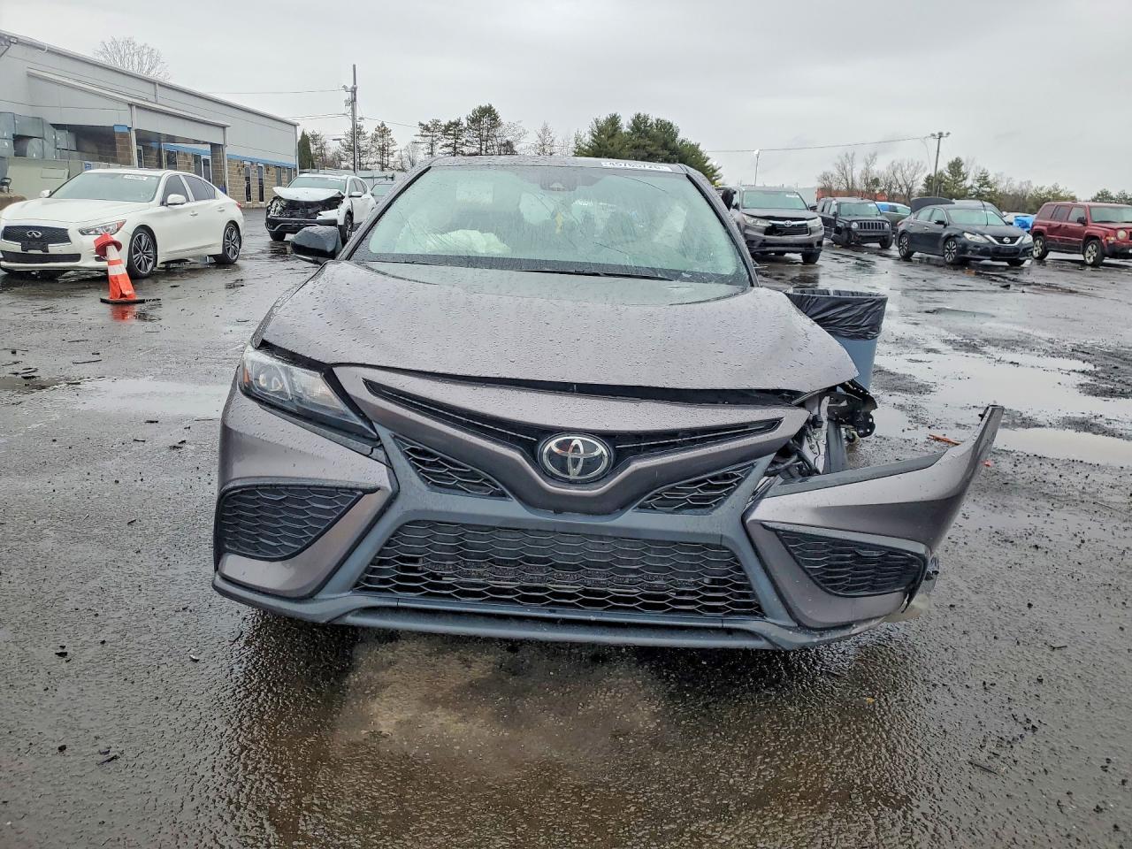 2022 Toyota Camry Se - Фото 5