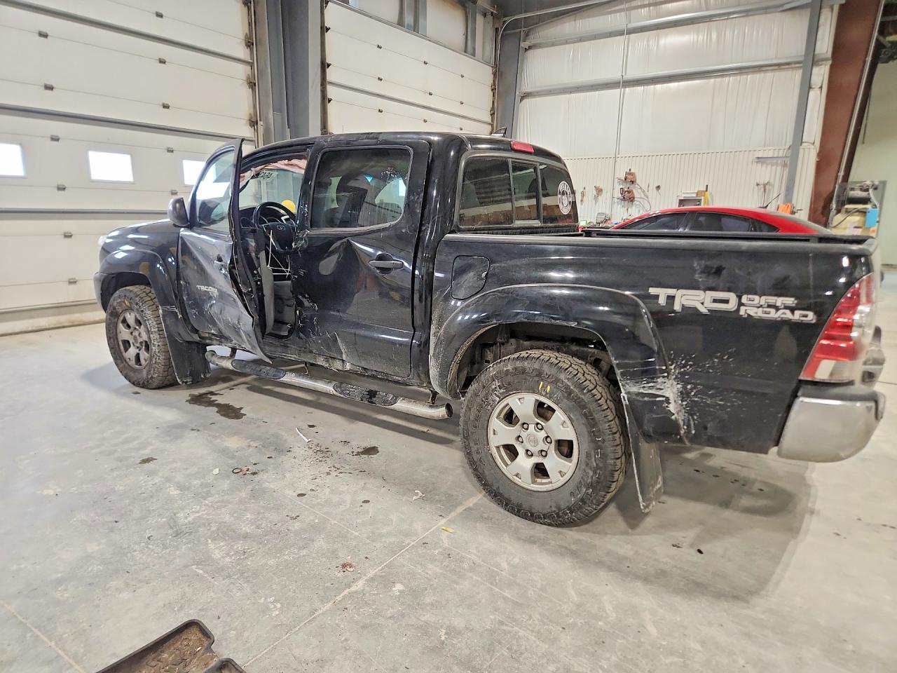 2015 Toyota Tacoma V6 - Фото 2