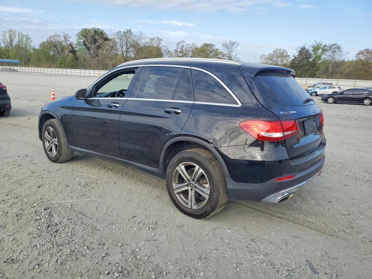 2018 Mercedes-Benz Glc 300 - Image 2