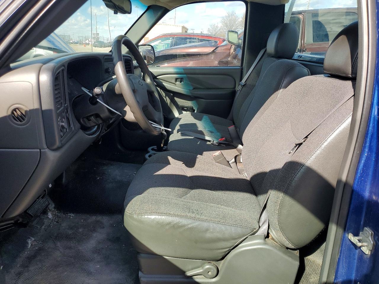 2004 Chevrolet Silverado C1500 - Image 7