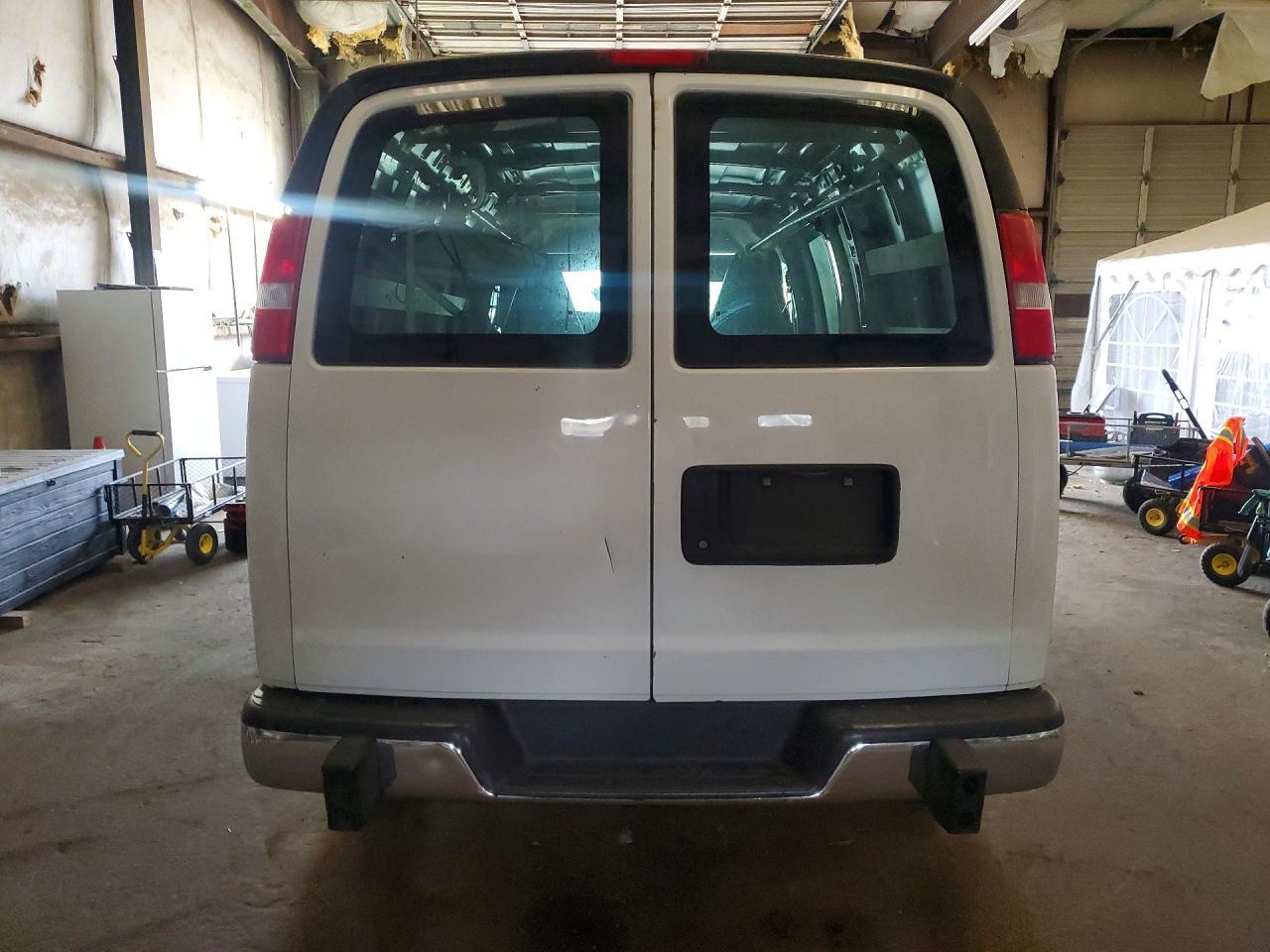 2017 GMC Savana G2500 - Фото 6