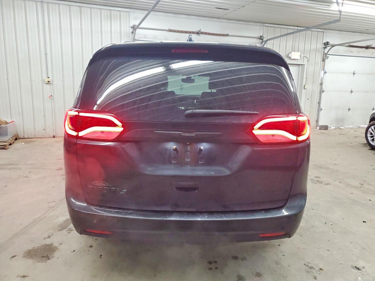 2018 Chrysler Pacifica Limited - Image 6