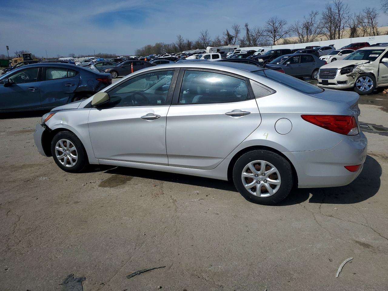 2013 Hyundai Accent Gls - Фото 2