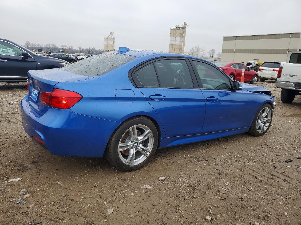 2017 BMW 330 Xi - Фото 3