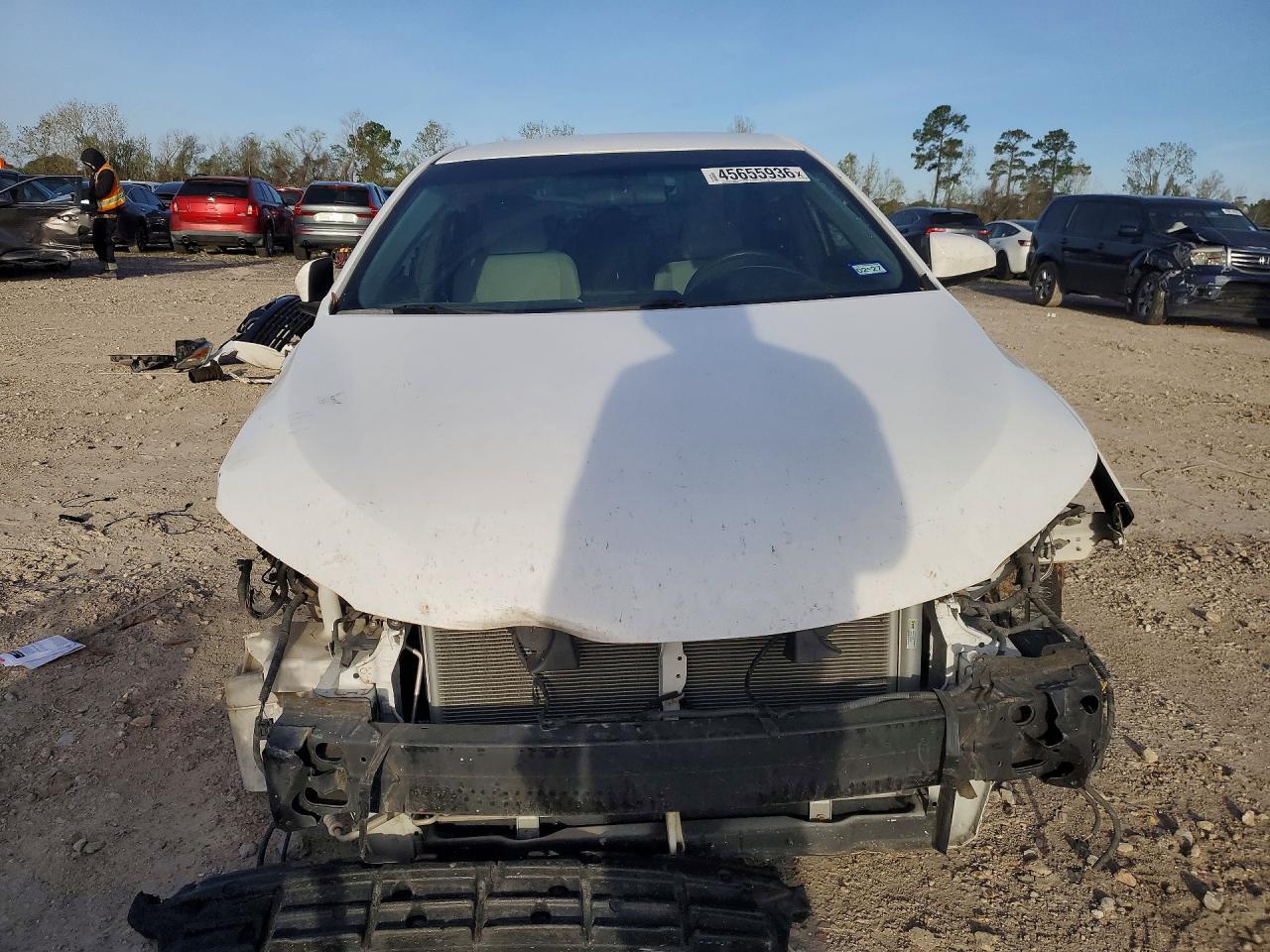 2016 Toyota Camry Le - Image 5