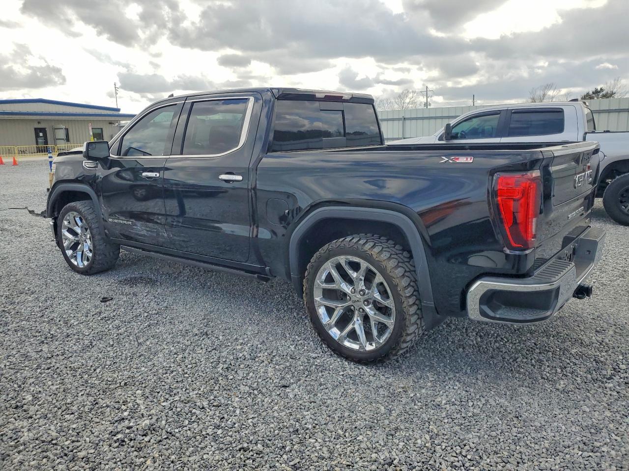 2021 GMC Sierra K1500 Slt - Image 2