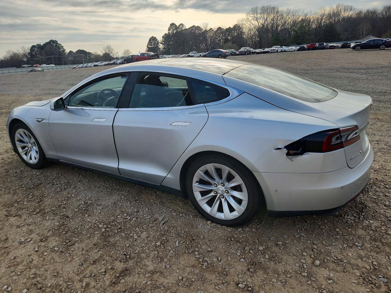 2016 Tesla Model S - Image 2