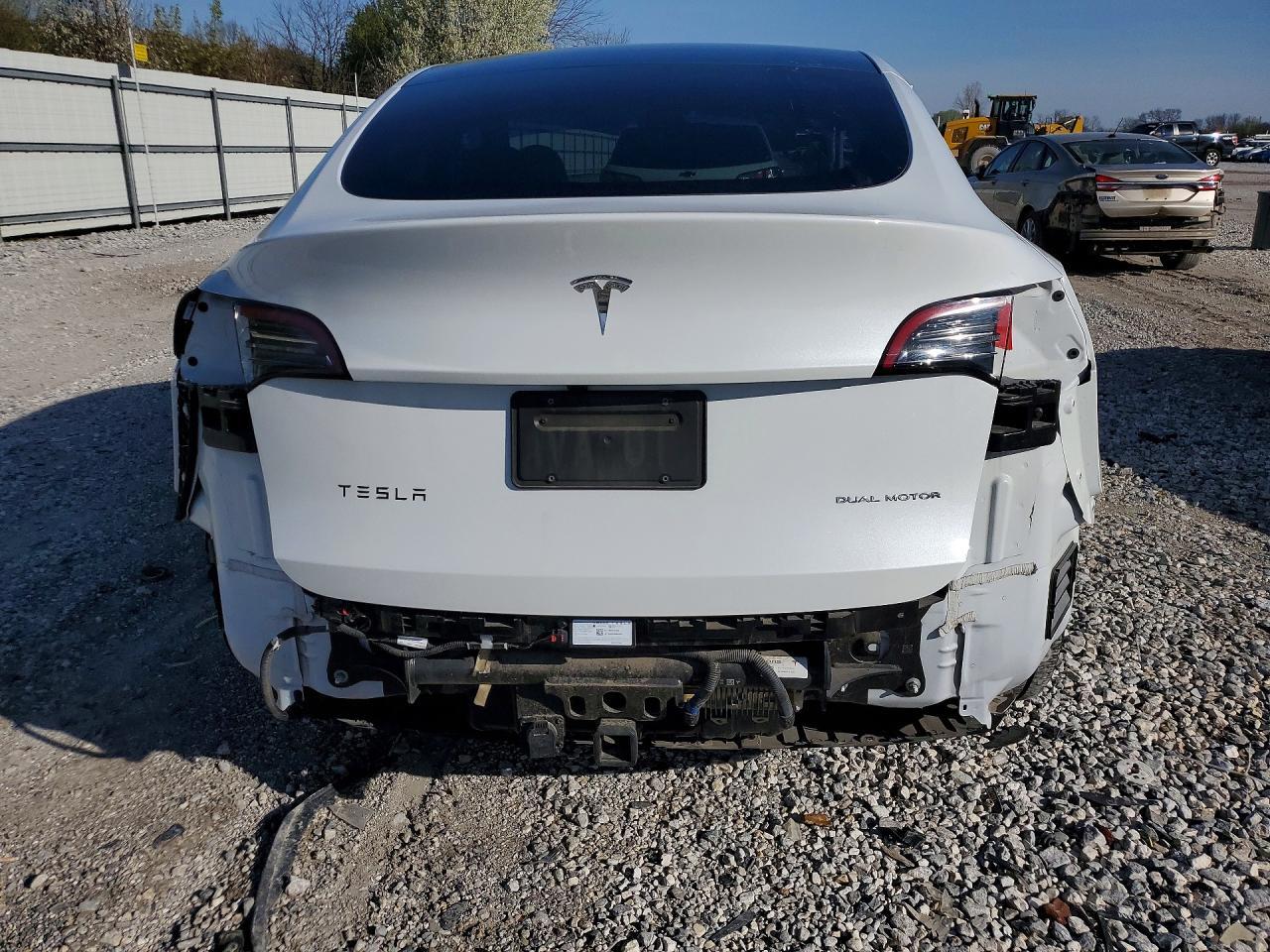 2023 Tesla Model Y - Фото 6