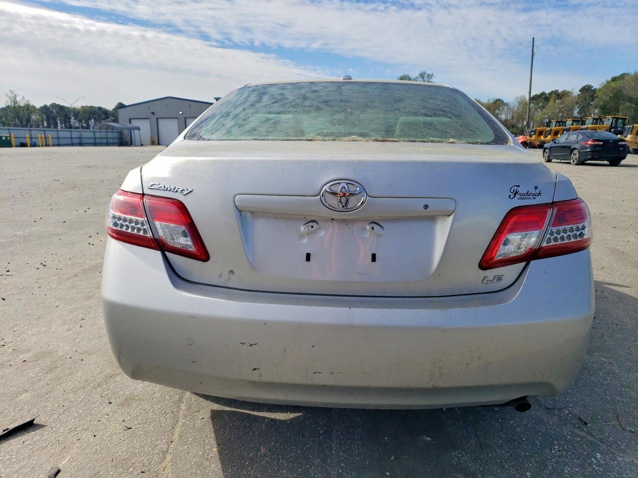 2011 Toyota Camry Le - Фото 6