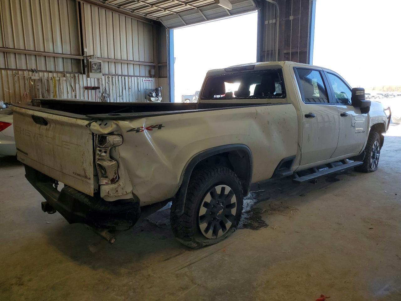 2022 Chevrolet Silverado K2500 Custom - Фото 3