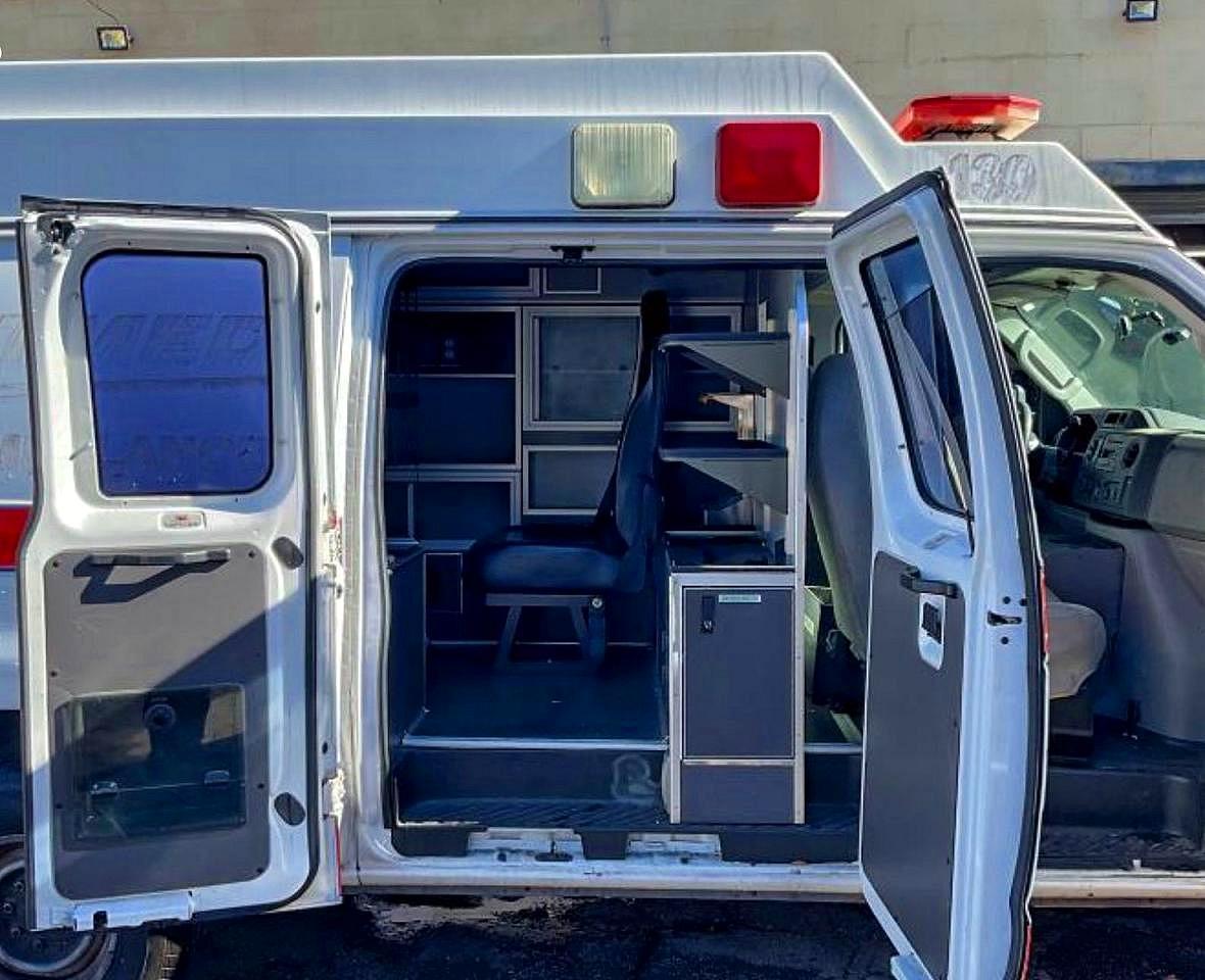 2013 Ford Econoline White - Ambulance - Image 6
