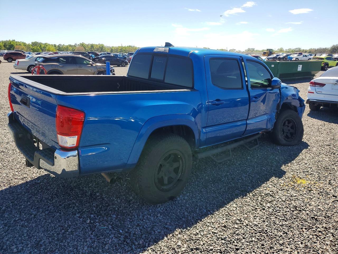 2017 Toyota Tacoma Sr5 V6 - Image 3