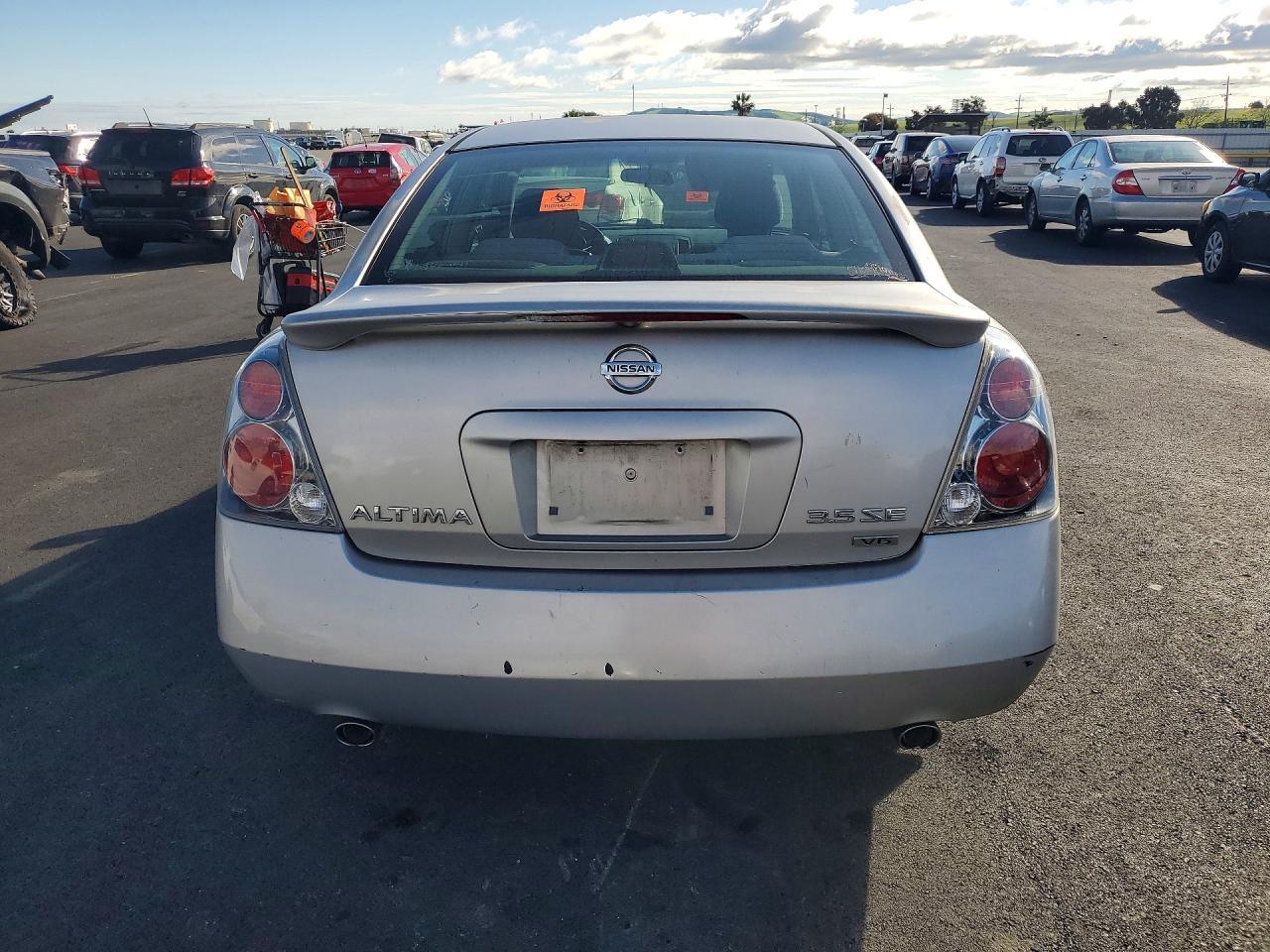 2005 Nissan Altima 3.5 Se - Image 6