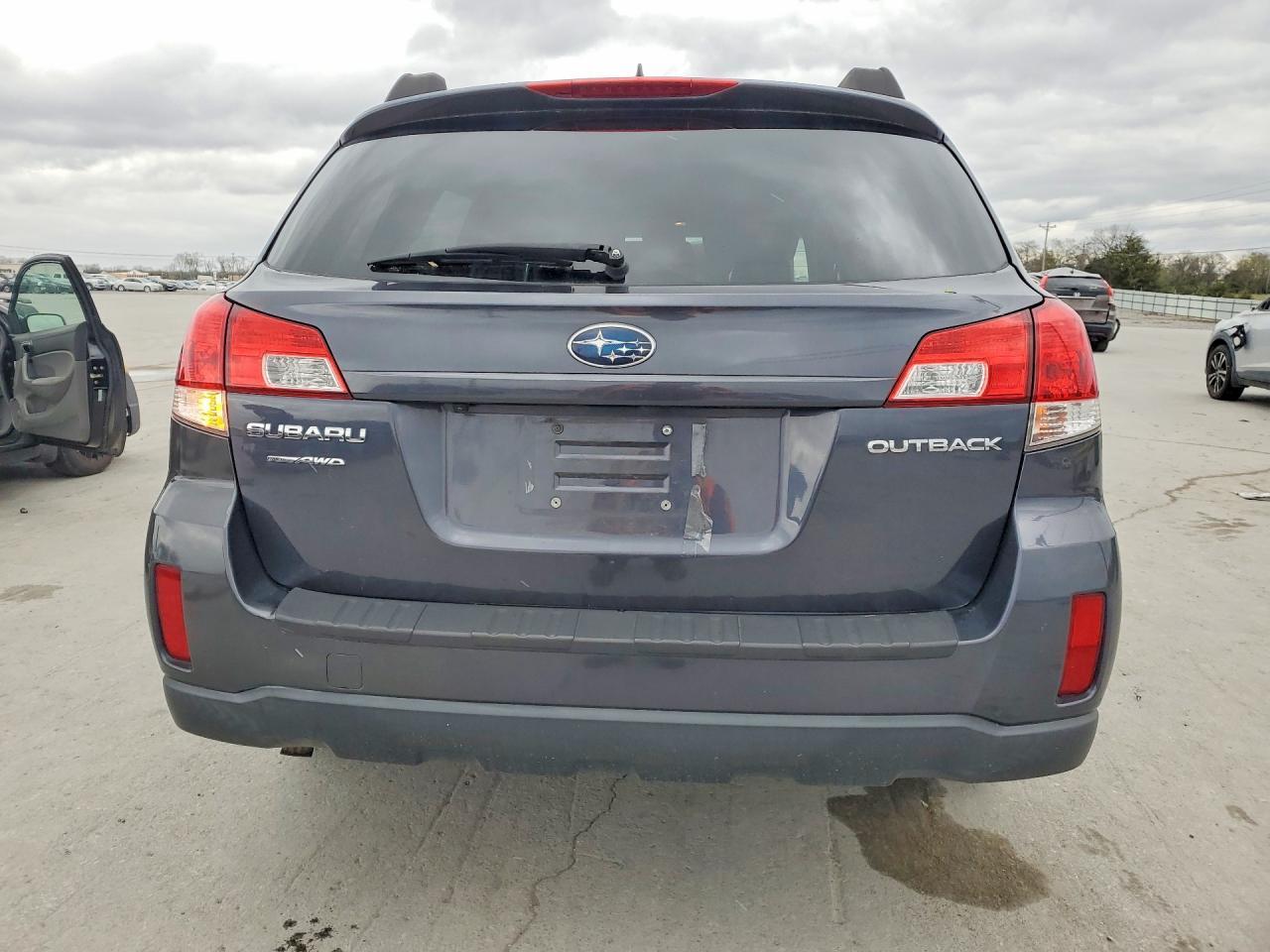 2011 Subaru Outback 2.5I Limited - Image 6